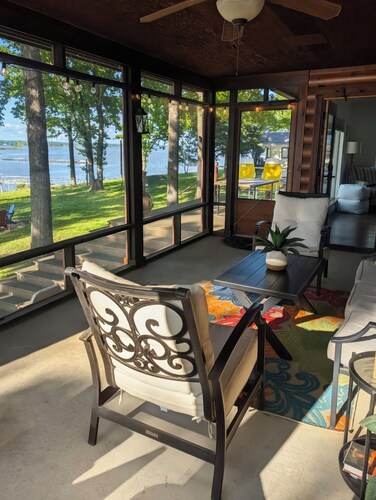 Charming Waterfront Cabin on Monkey Island at Grand Lake. Pet Friendly!