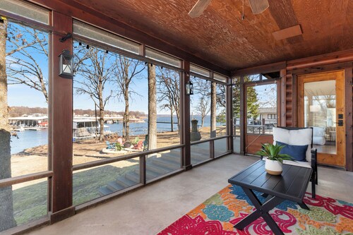 Charming Waterfront Cabin on Monkey Island at Grand Lake. Pet Friendly!