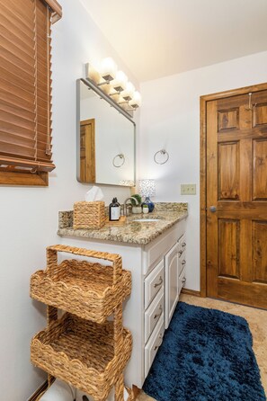 Shower, hair dryer, towels, soap - Charming Waterfront Cabin on Monkey Island at Grand Lake. Pet Friendly! (Afton)