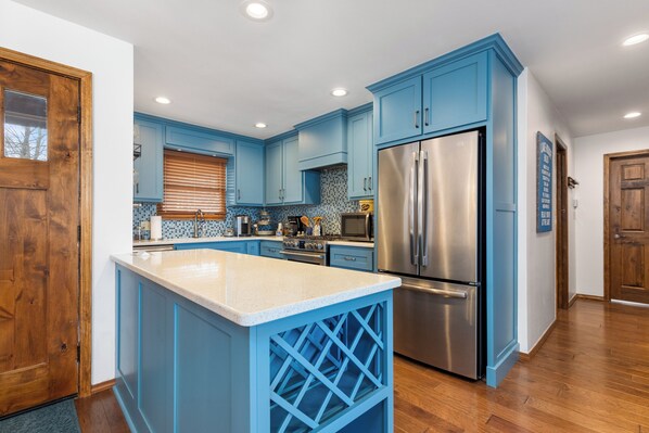 Microwave, oven, stovetop, dishwasher - Charming Waterfront Cabin on Monkey Island at Grand Lake. Pet Friendly! (Afton)