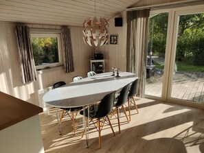 Dining - Fantastic spa holiday home (Hemmet)