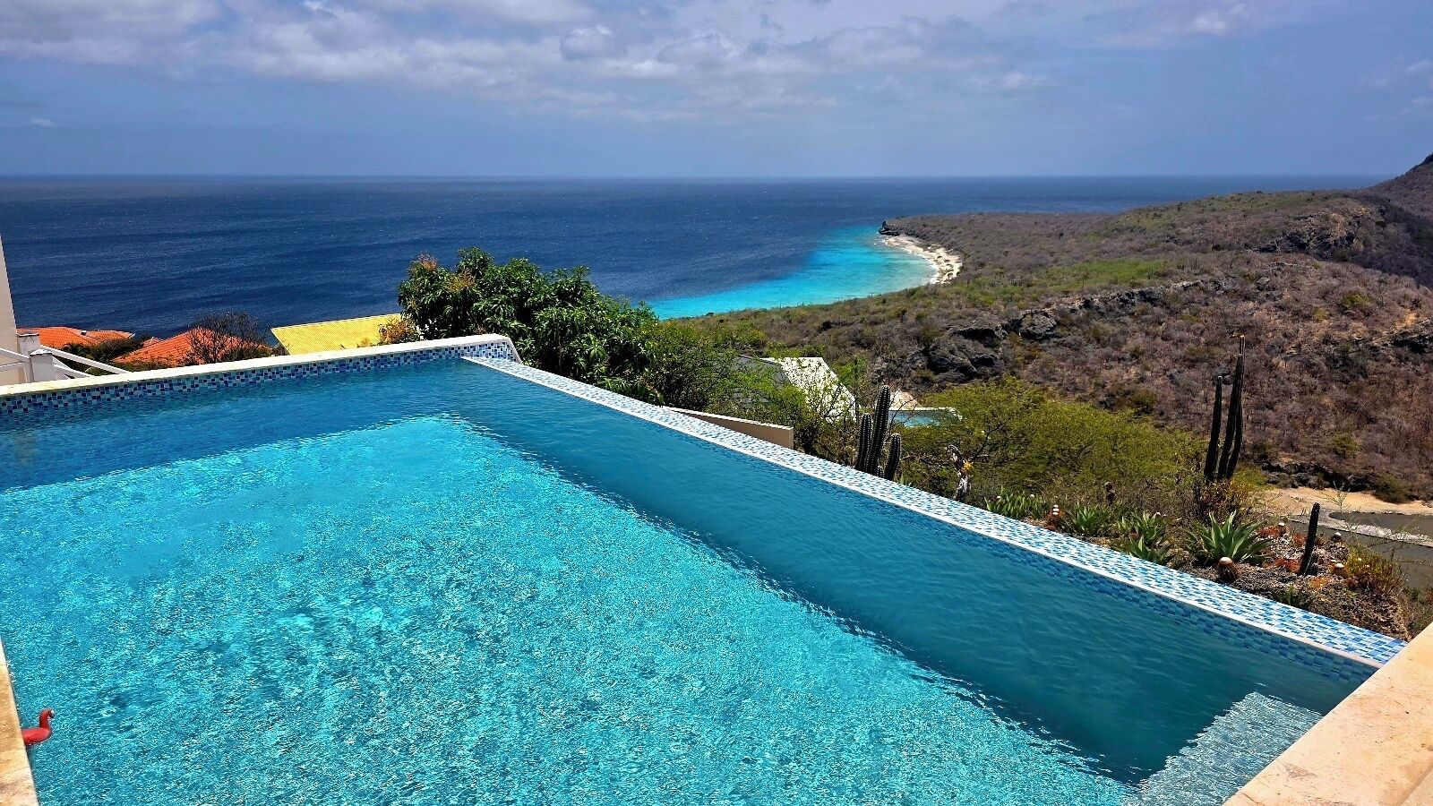 Where our infinity pool ends, the blues of Cas Abao begin