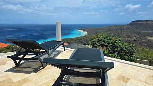 Panoramic 2BR: Ocean, Salt Pans with Flamingos & Infinity Pool