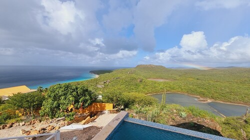 Hilltop 2BR Suite with Panoramic Sea and Sunset Views Over Flamingo Salt Ponds