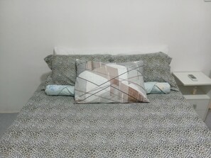 2 quartos, ferros/tábuas de passar roupa, Wi-Fi, roupa de cama