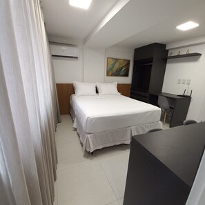 Rideaux occultants, fer et planche à repasser, Wi-Fi gratuit