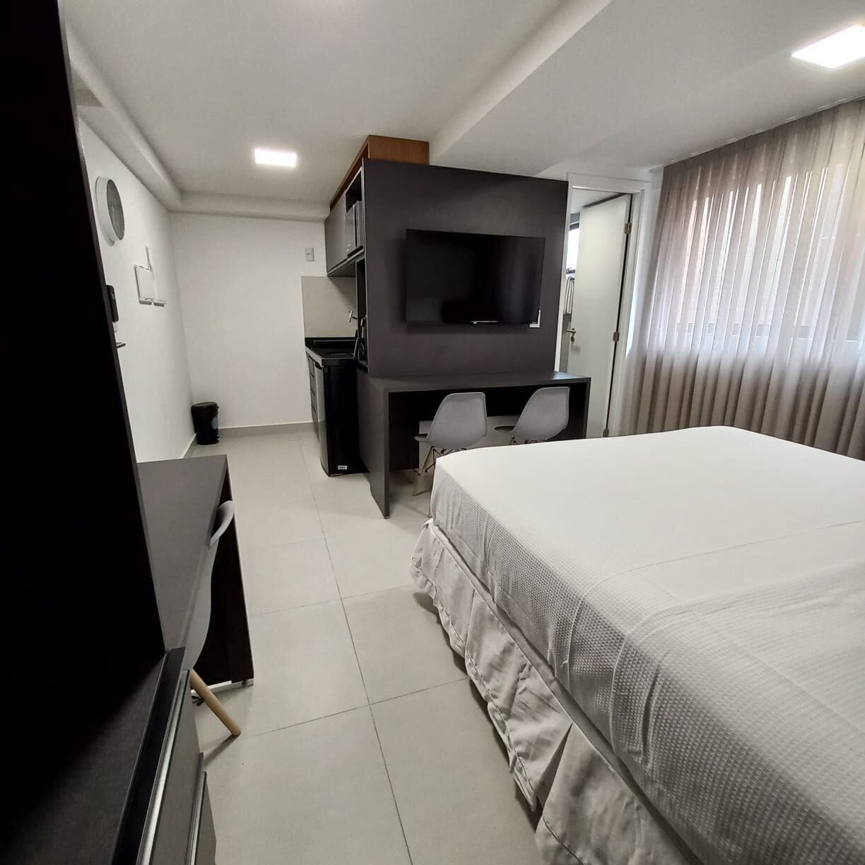 Estudio básico | Cortinas blackout, tabla de planchar con plancha y wifi gratis 