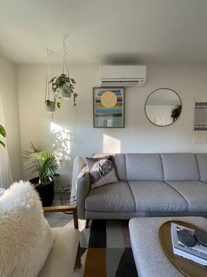 Smart TV - Eco-Friendly Bungalow in the Heart of West Seattle (Seattle)