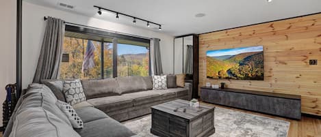 Smart TV, futbolito, tenis de mesa y libros