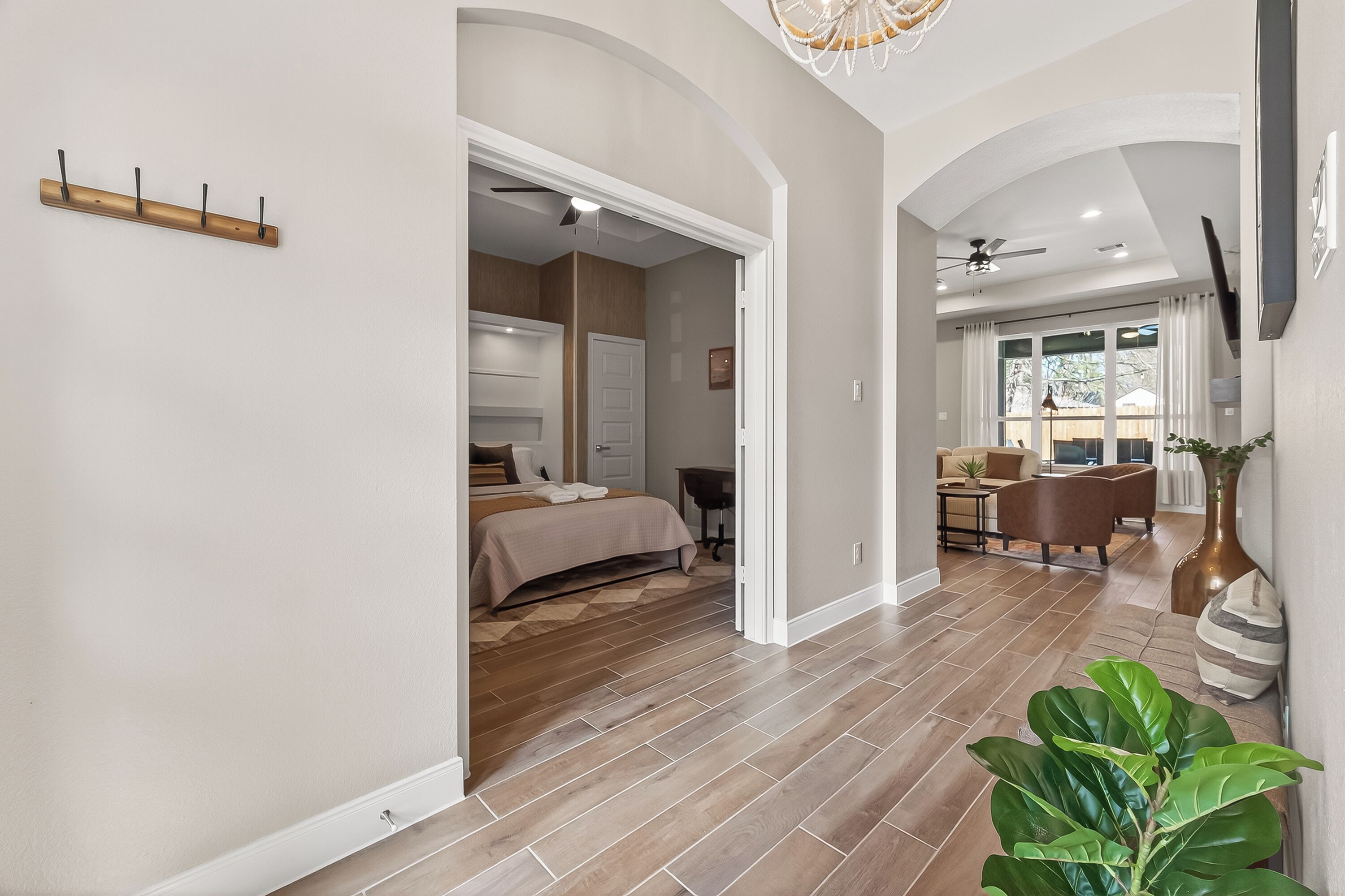 4 bedrooms, iron/ironing board, internet, bed sheets