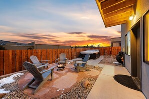 Terrace/patio - Hot Tub, IR Sauna. Game Room & Mountain Views – Venues, restaurants, and more! (Monument)
