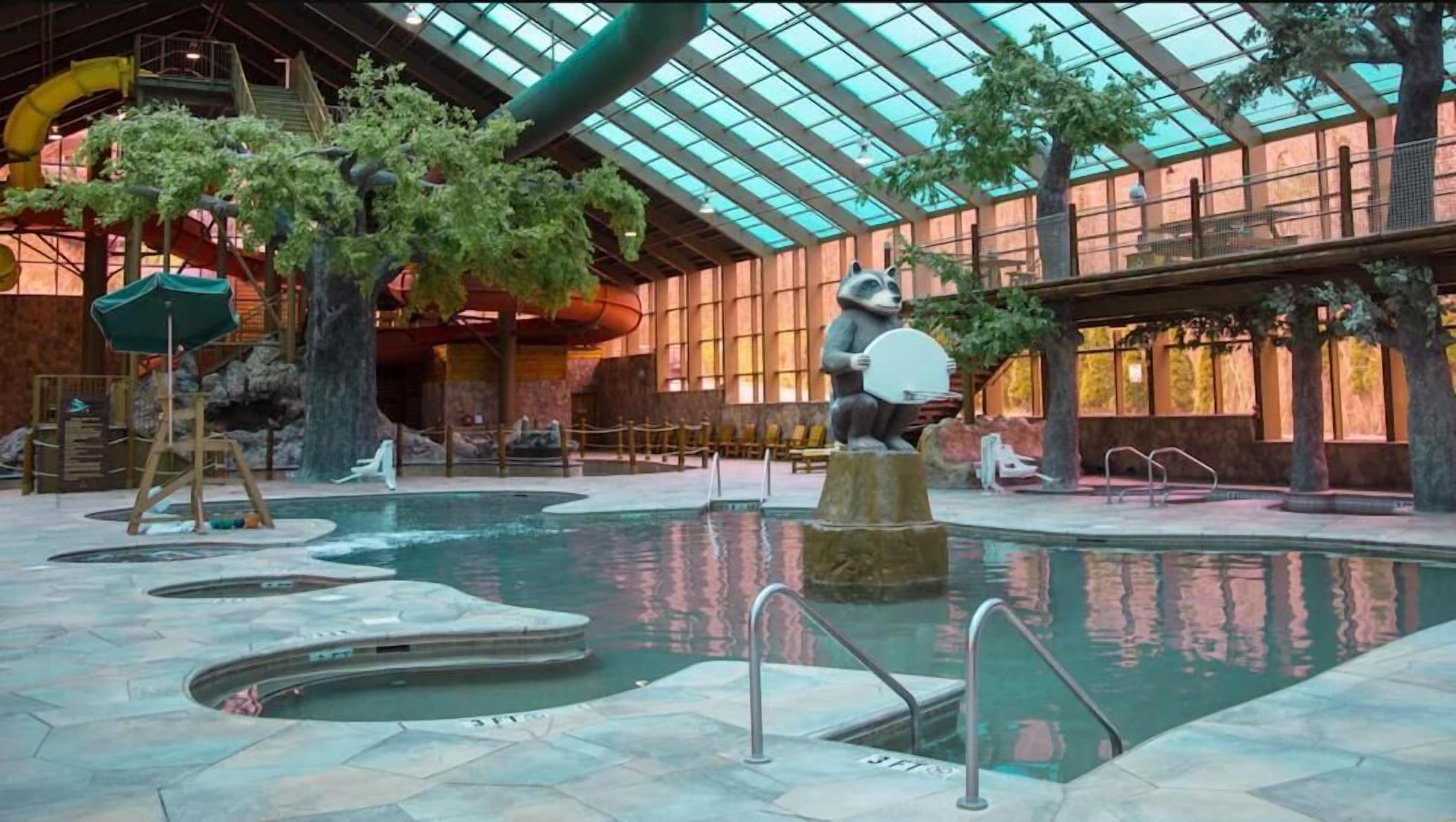 Indoor pool, 3 outdoor pools