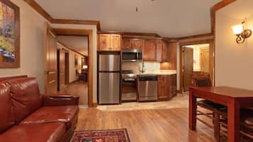 Deluxe Cabin, Mountain View | In-room safe, desk, laptop workspace, iron/ironing board