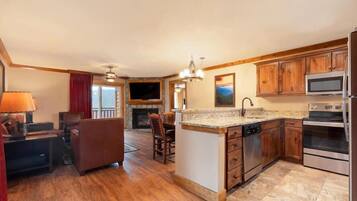 Deluxe Cabin, Mountain View | In-room safe, desk, laptop workspace, iron/ironing board