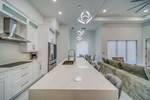 Unclassified image, 3 of 39, button - Fantastic 4-bedroom house with AC in sunny Cape Coral (Cape Coral)