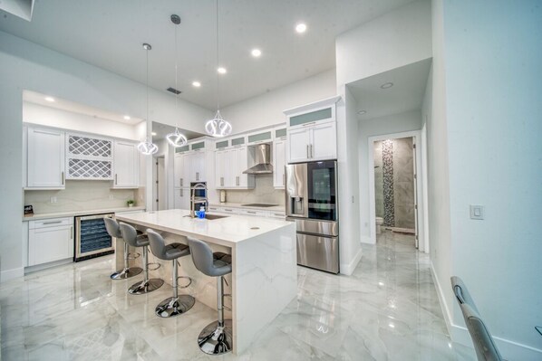 Unclassified image, 1 of 39, button - Fantastic 4-bedroom house with AC in sunny Cape Coral (Cape Coral)