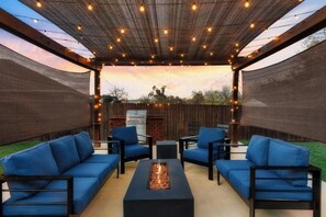 Terrace/patio - Luxury 7BR Pool, Hot Tub & 4 Car Parking (Pflugerville)