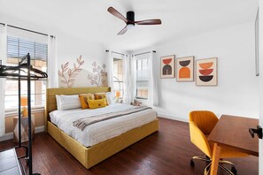 6 bedrooms, desk, iron/ironing board, travel crib