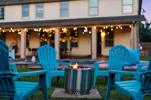 Terrace/patio - Grand 6BR 3BA Pool Escape Round Rock (Round Rock)