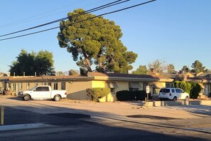 Property grounds - Cozy Cove 10 B (Apple Valley)