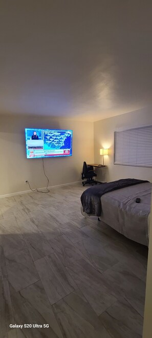 1 habitación, tabla de planchar con plancha, wifi y ropa de cama 