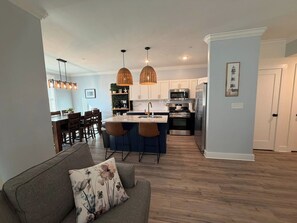 Unclassified image, 3 of 18, button