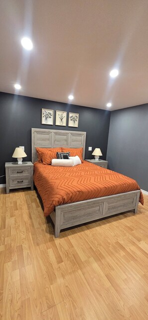 4 bedrooms, iron/ironing board, WiFi, bed sheets