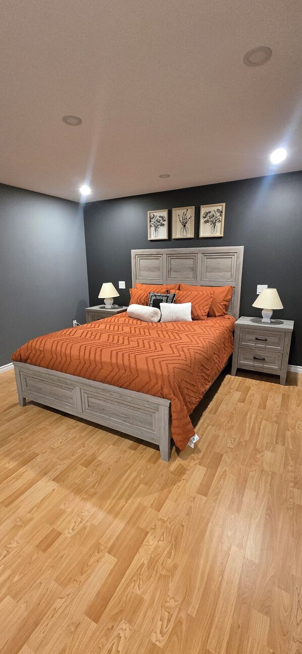 4 bedrooms, iron/ironing board, WiFi, bed sheets