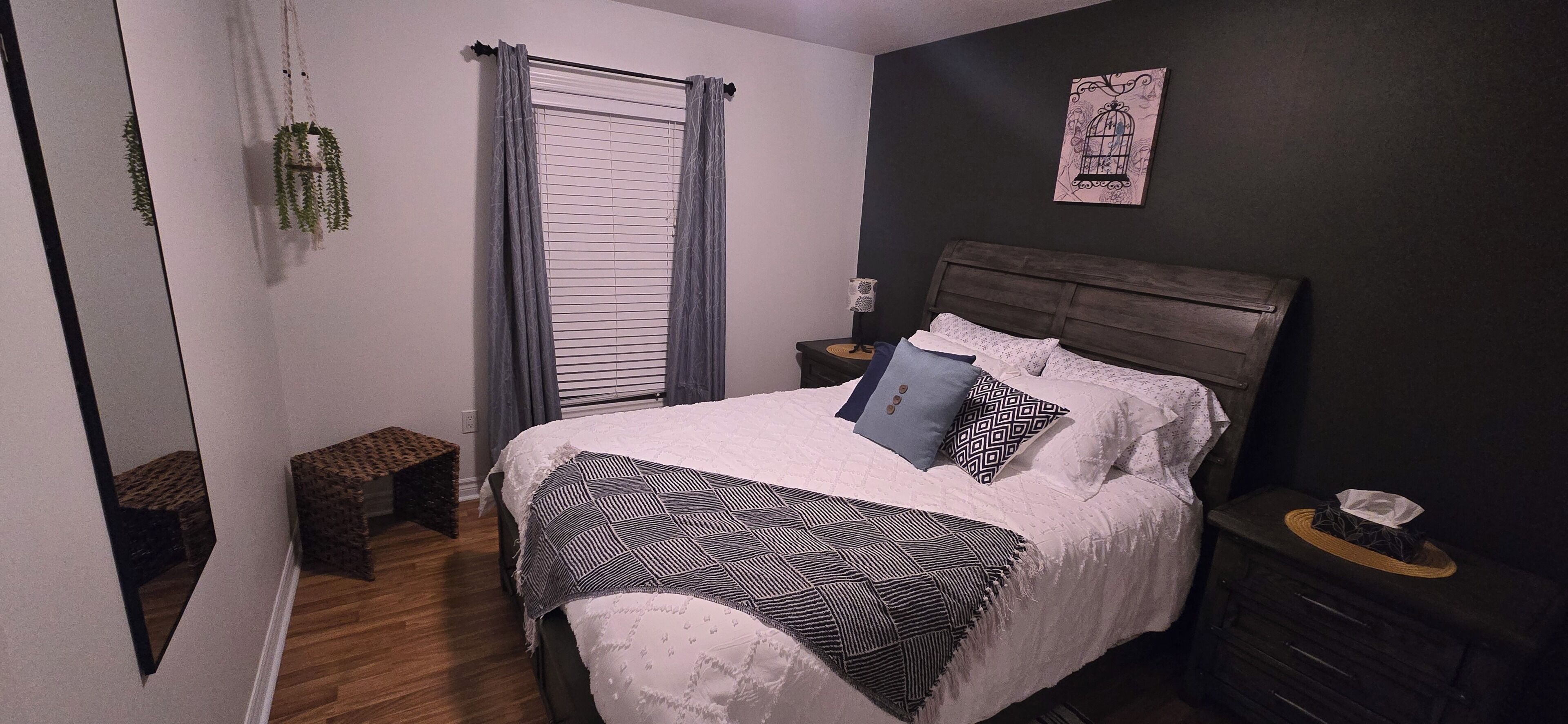 4 bedrooms, iron/ironing board, WiFi, bed sheets