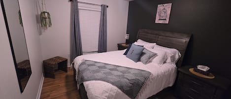 4 bedrooms, iron/ironing board, WiFi, bed sheets