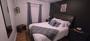 4 habitaciones, tabla de planchar con plancha, wifi y ropa de cama