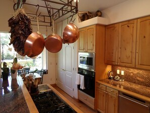 Mikrobølgeovn, ovn, kogeplade, opvaskemaskine