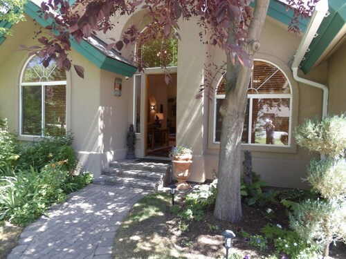 Elegant 3-bedroom house in marvelous North Hailey AVAILABLE MARCH 2026 ONLY