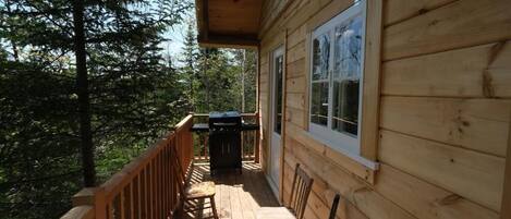 Chalet rustique, animaux de compagnie acceptĂ©s | Terrain de lâhĂ©bergement