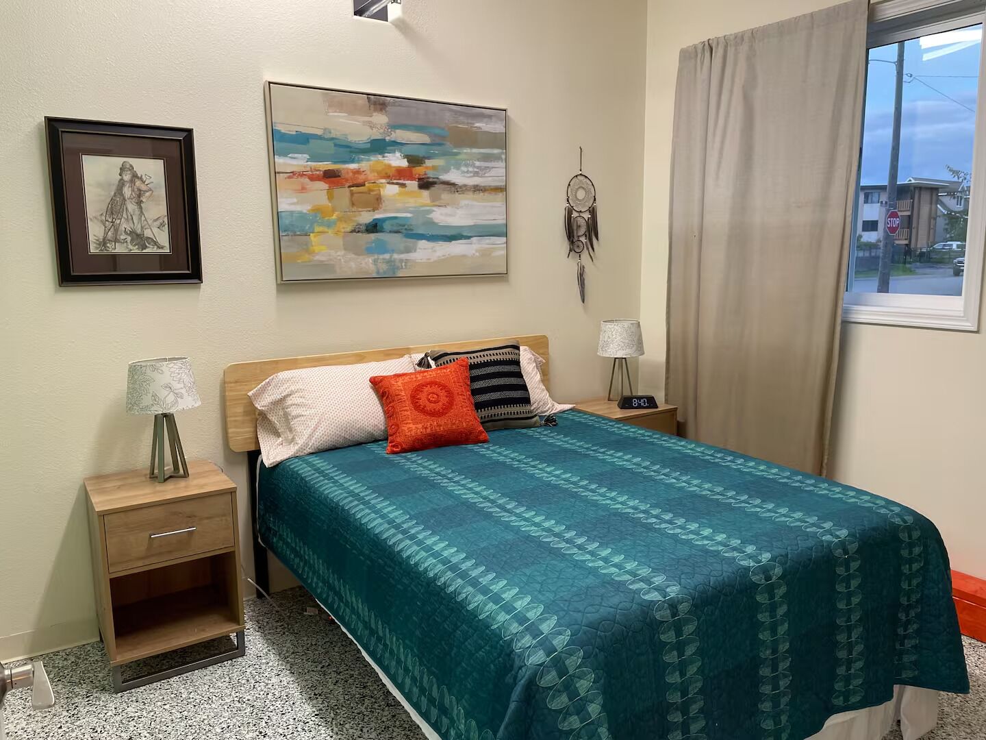 Iron/ironing board, WiFi, bed sheets