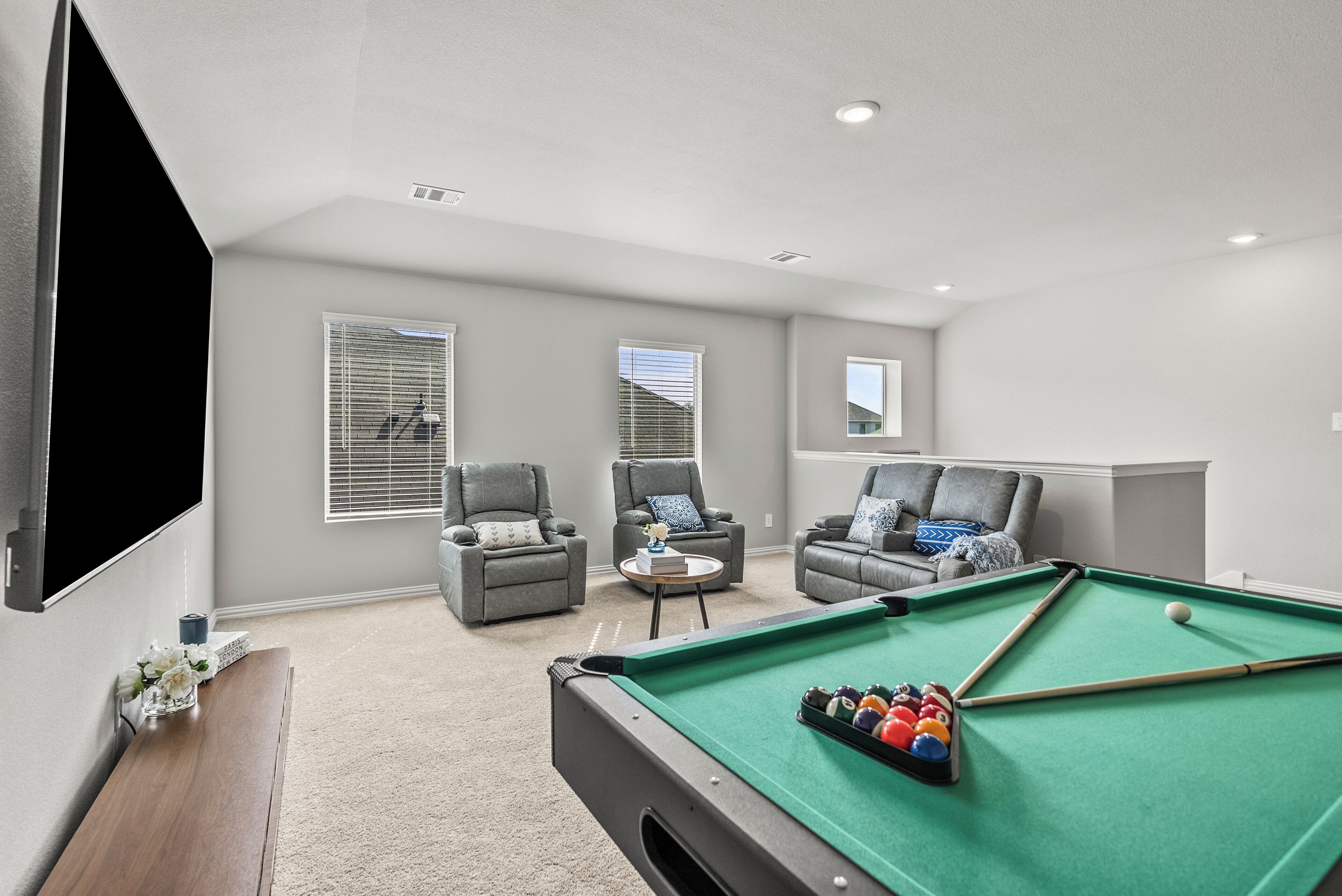 Casa de lujo, vista al jardín | Sala de juegos