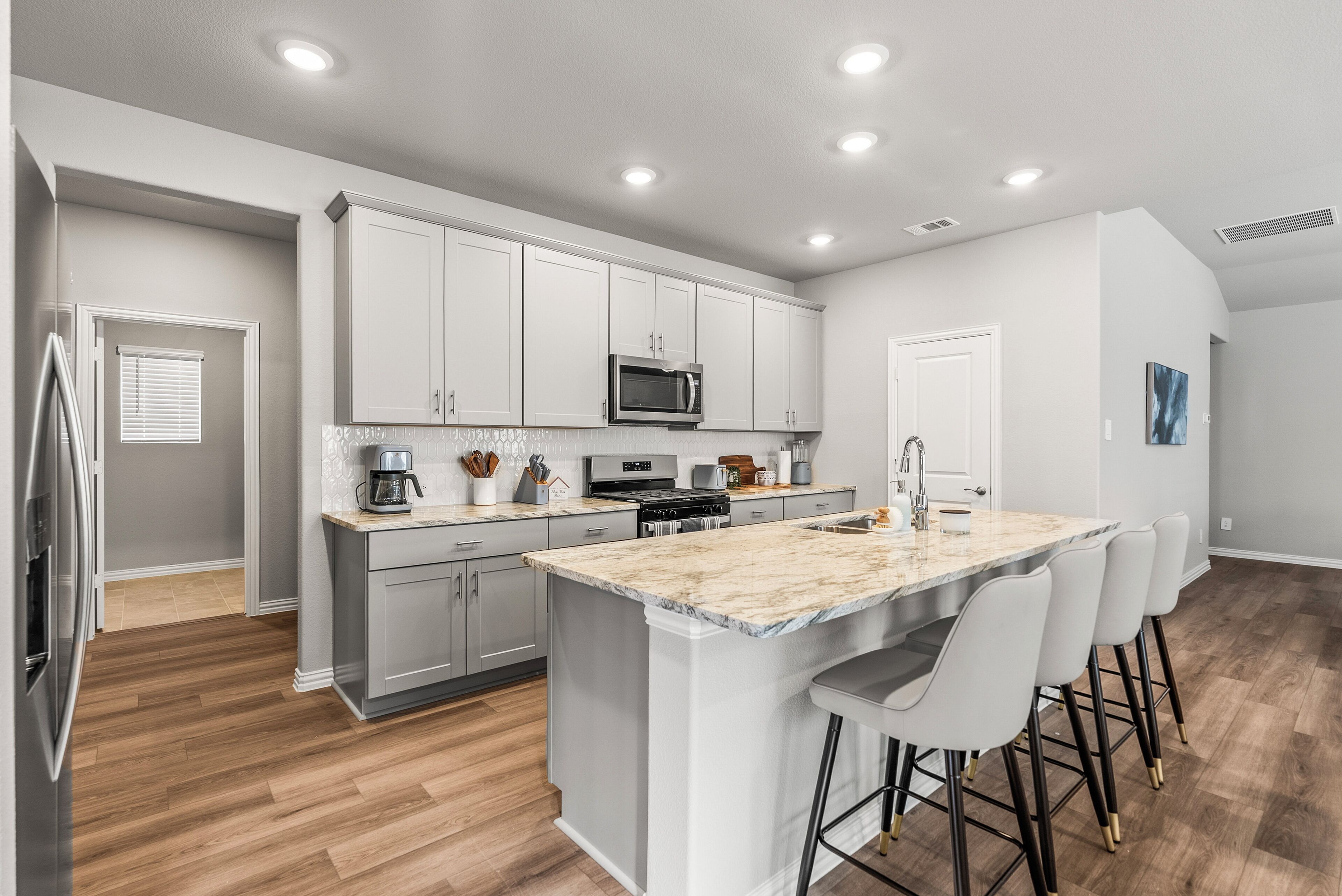 Luxury House, Garden View