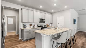 Luxury House, Garden View