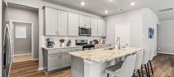 湖畔泳池桌四臥豪華度假屋  