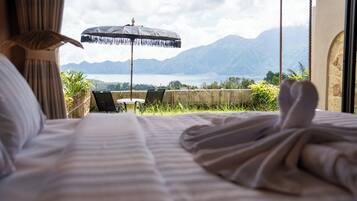 Panoramic Villa, 1 Bedroom, Private Pool, Mountain View | Egyptian cotton sheets, premium bedding, minibar, desk