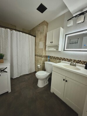 Bathroom - Belmar Stay (Lakewood)