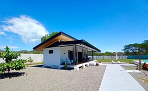 Unclassified image, 4 of 12, button