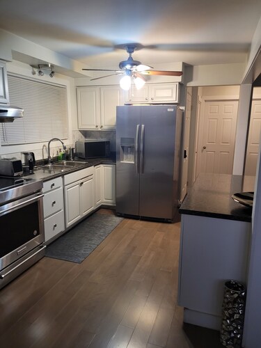 Clean, quite, comfortable home away from home, 20 mins to Niagara Falls Casino.