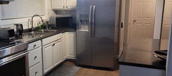 Clean, quite, comfortable home away from home, 20 mins to Niagara Falls Casino.