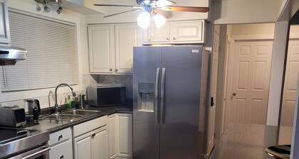 Clean, quite, comfortable home away from home, 20 mins to Niagara Falls Casino.
