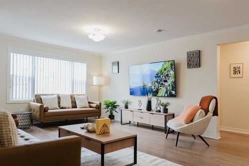 Modern Sydney Retreat - Private 4BR, 2BR for Groups of 8