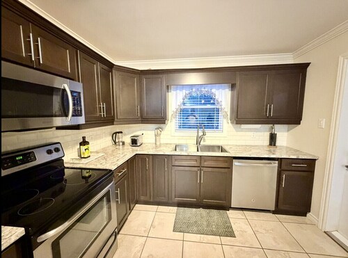 Modern Sydney Retreat - Private 4BR, 2BR for Groups of 8