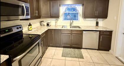 Modern Sydney Retreat - Private 4BR, 2BR for Groups of 8