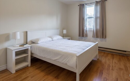 Modern Sydney Retreat - Private 4BR, 2BR for Groups of 8