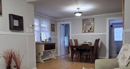 Cozy, well equipped 1st Floor Apt in the Heart of Schenectady. Family Friendly